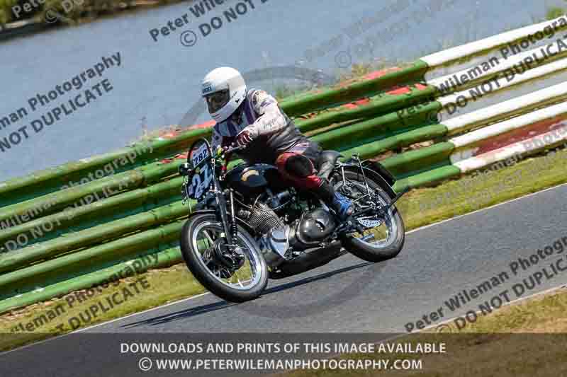 Vintage motorcycle club;eventdigitalimages;mallory park;mallory park trackday photographs;no limits trackdays;peter wileman photography;trackday digital images;trackday photos;vmcc festival 1000 bikes photographs